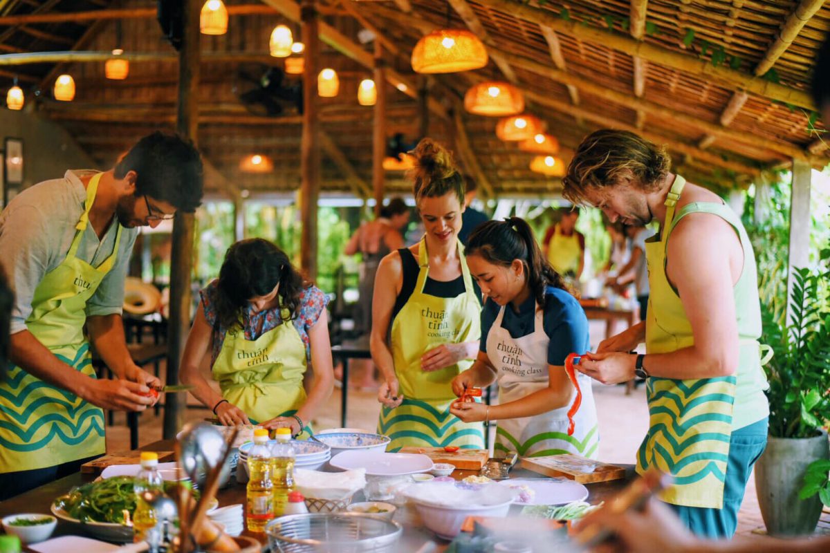 Things to do Hoi An cooking class with market visit